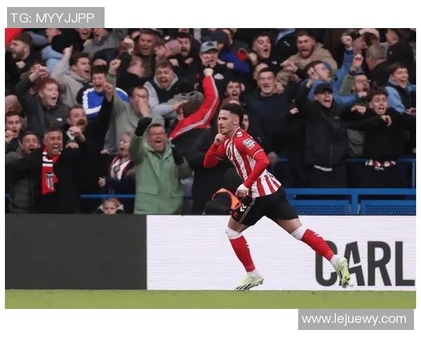 桑德兰顽强逼平阿森纳两队战平背后的战术较量与球员表现分析 桑德兰顽强逼平阿森纳两队战平背后的战术较量与球员表现分析